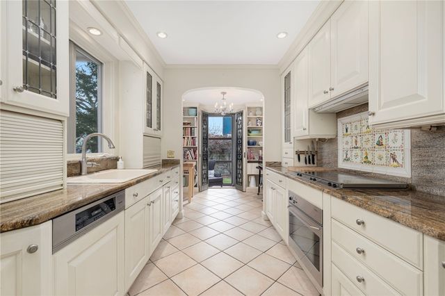 4 Hunter Avenue, Newport, RI 02840