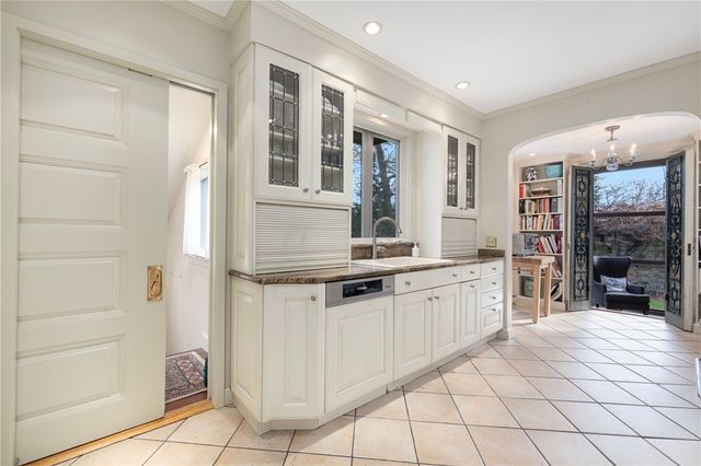 4 Hunter Avenue, Newport, RI 02840