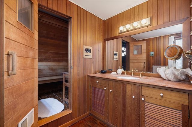 4 Hunter Avenue, Newport, RI 02840