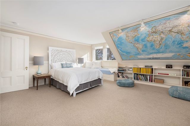 4 Hunter Avenue, Newport, RI 02840