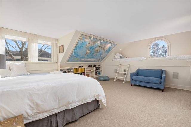 4 Hunter Avenue, Newport, RI 02840