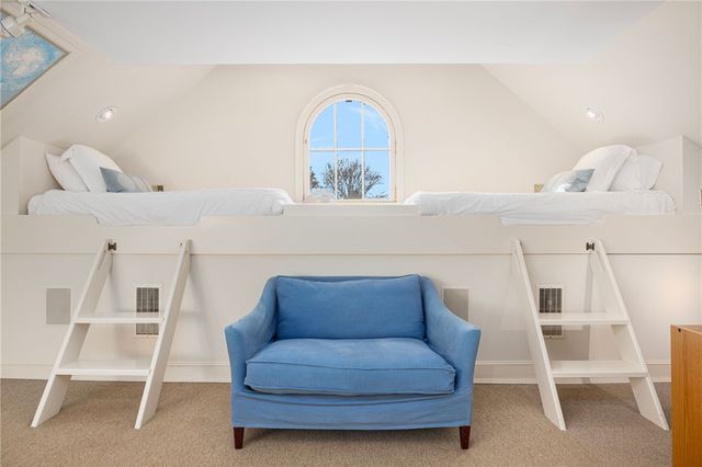 4 Hunter Avenue, Newport, RI 02840