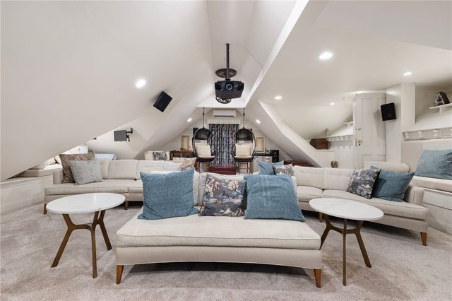 4 Hunter Avenue, Newport, RI 02840