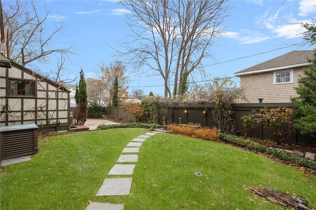 4 Hunter Avenue, Newport, RI 02840