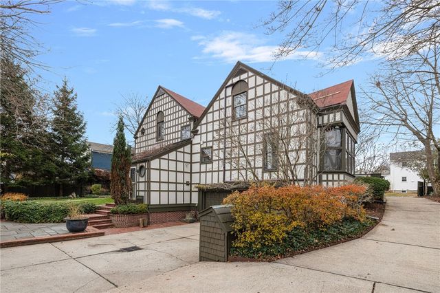 4 Hunter Avenue, Newport, RI 02840