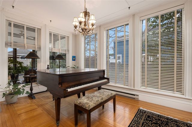 4 Hunter Avenue, Newport, RI 02840