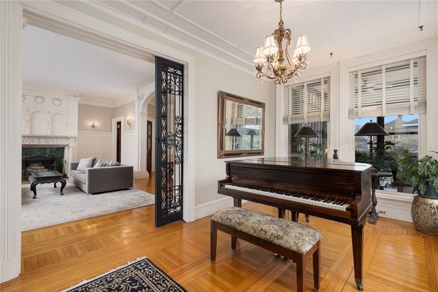 4 Hunter Avenue, Newport, RI 02840