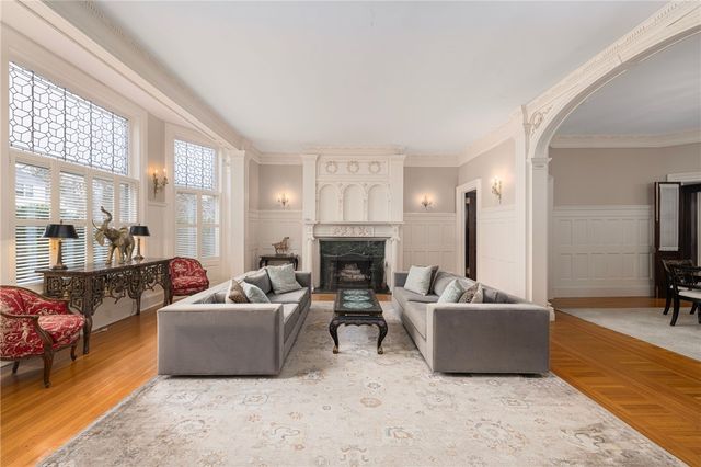 4 Hunter Avenue, Newport, RI 02840