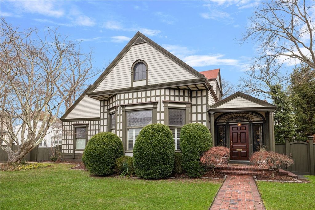 4 Hunter Avenue, Newport, RI 02840