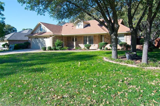 120 Marseille Drive, Hurst, TX 76054