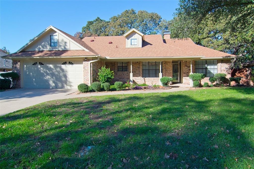 120 Marseille Drive, Hurst, TX 76054