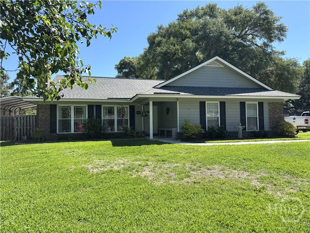 Image 3 of property listing at 240 Live Oak Drive, Richmond Hill, GA 31324