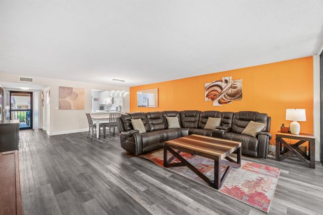 11255 Green Lake Drive 203, Boynton Beach, FL 33437