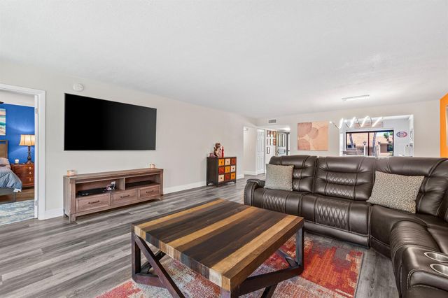 11255 Green Lake Drive 203, Boynton Beach, FL 33437