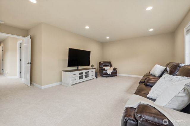 6701 W Crest View Loop SE, Snoqualmie, WA 98065