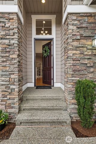 6701 W Crest View Loop SE, Snoqualmie, WA 98065