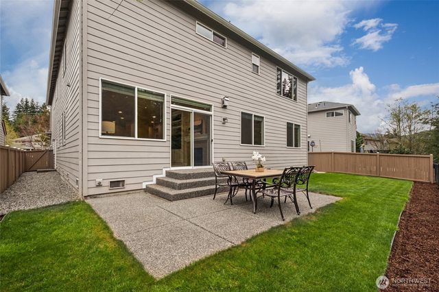 6701 W Crest View Loop SE, Snoqualmie, WA 98065