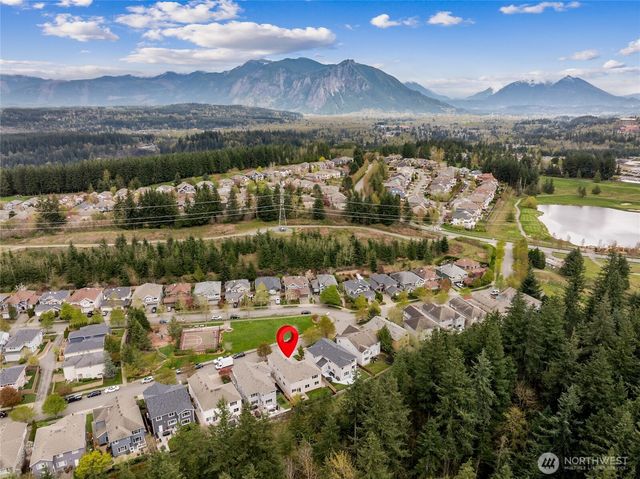 6701 W Crest View Loop SE, Snoqualmie, WA 98065
