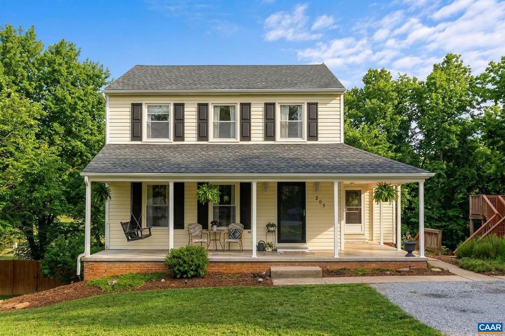 205 YOUNT AVE, Staunton, VA 24401