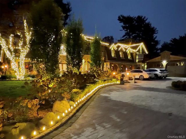 213 Guinea Woods Road, Old Westbury, NY 11568