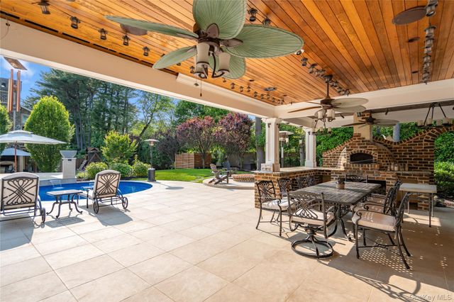 213 Guinea Woods Road, Old Westbury, NY 11568