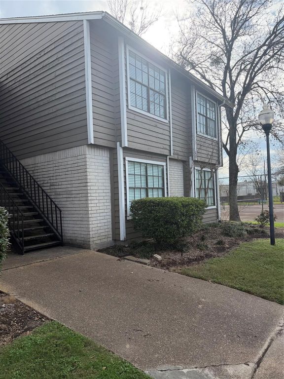 4444 Victory Drive 1208, Houston, TX 77088
