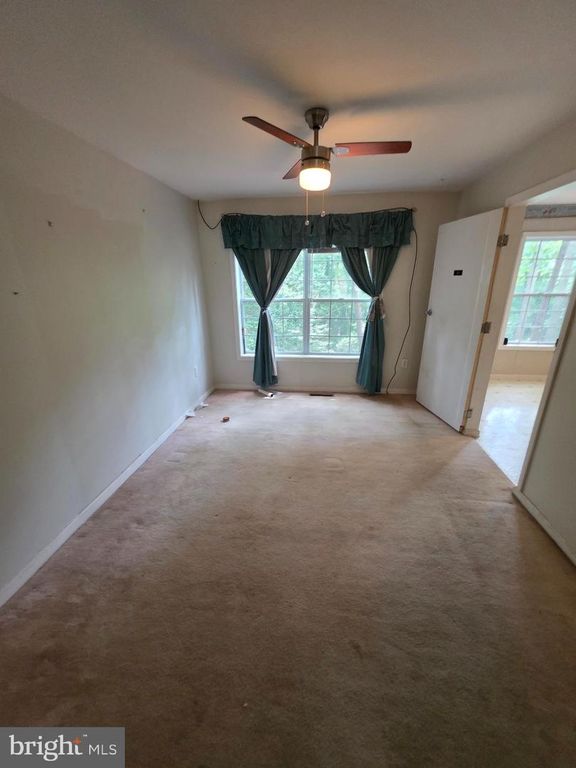 Image 9 of property listing at 685 HICKOK TRL, Lusby, MD 20657
