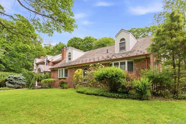 380 Duck Pond Road, Matinecock, NY 11560
