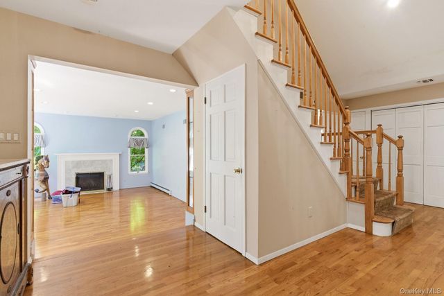 380 Duck Pond Road, Matinecock, NY 11560