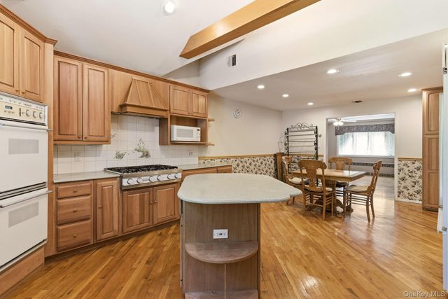 380 Duck Pond Road, Matinecock, NY 11560