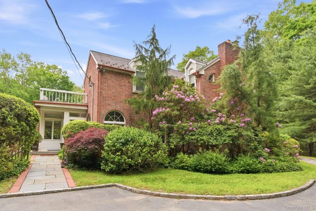 380 Duck Pond Road, Matinecock, NY 11560