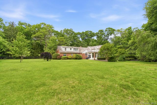 380 Duck Pond Road, Matinecock, NY 11560