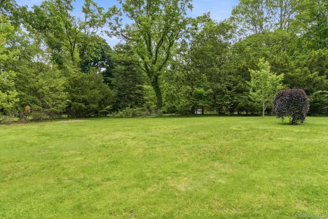 380 Duck Pond Road, Matinecock, NY 11560