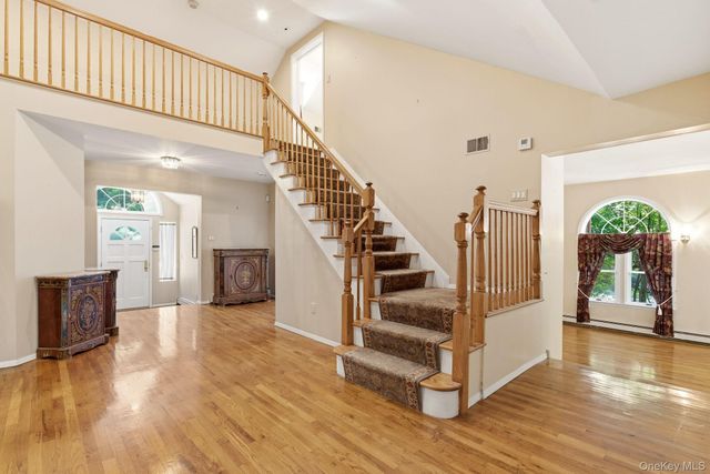 380 Duck Pond Road, Matinecock, NY 11560