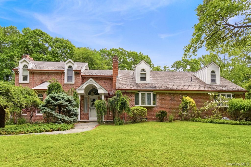 380 Duck Pond Road, Matinecock, NY 11560
