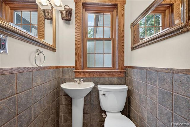 27108 E River Road, Grosse Ile, MI 48138