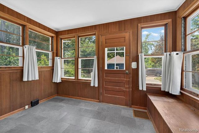 27108 E River Road, Grosse Ile, MI 48138
