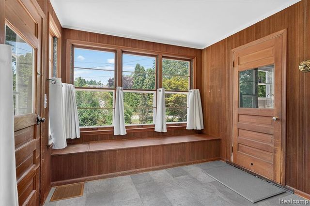 27108 E River Road, Grosse Ile, MI 48138