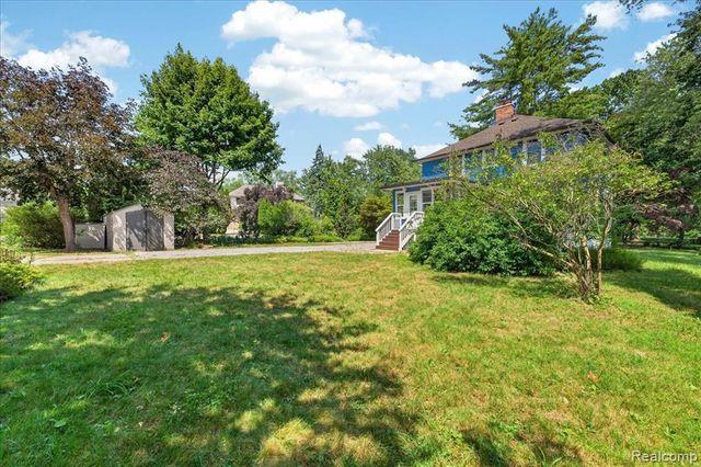 27108 E River Road, Grosse Ile, MI 48138