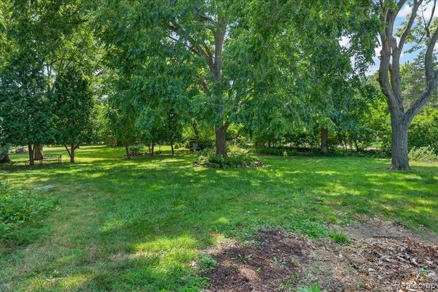 27108 E River Road, Grosse Ile, MI 48138