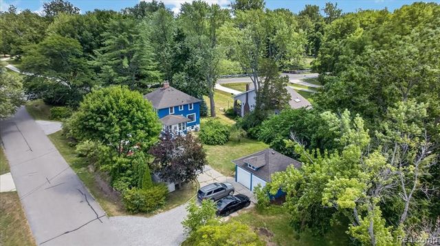 27108 E River Road, Grosse Ile, MI 48138