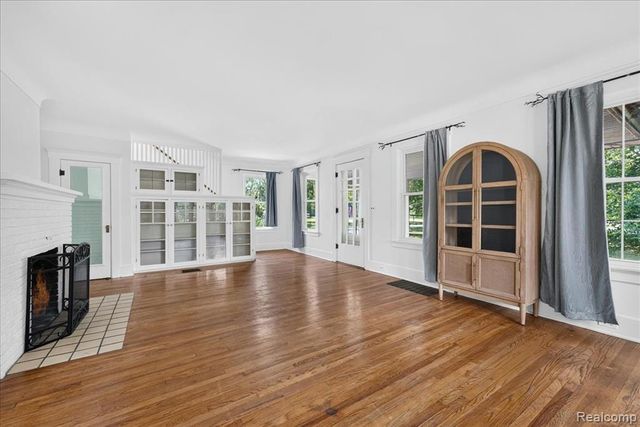27108 E River Road, Grosse Ile, MI 48138