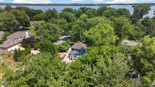27108 E River Road, Grosse Ile, MI 48138