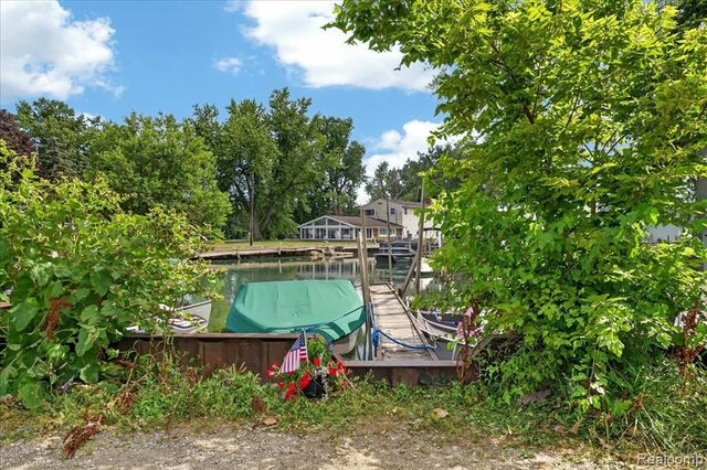 27108 E River Road, Grosse Ile, MI 48138