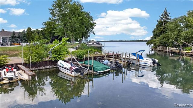 27108 E River Road, Grosse Ile, MI 48138
