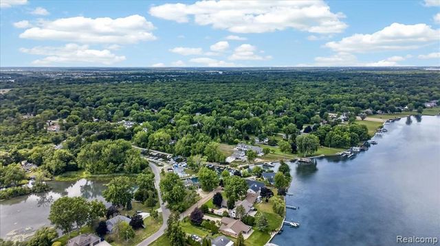 27108 E River Road, Grosse Ile, MI 48138