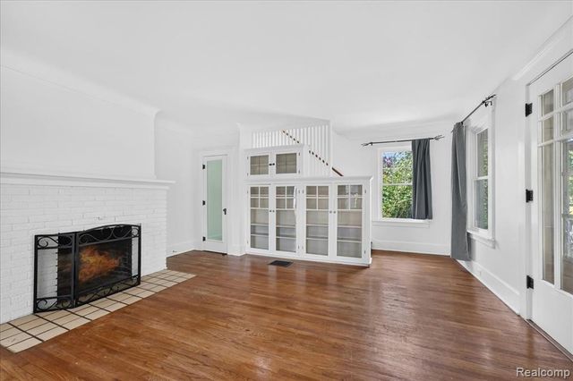 27108 E River Road, Grosse Ile, MI 48138