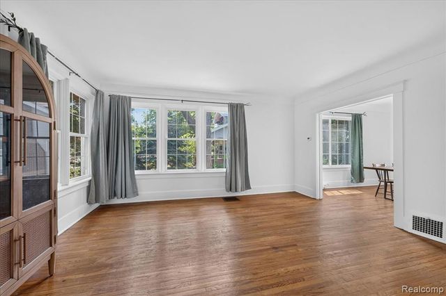 27108 E River Road, Grosse Ile, MI 48138