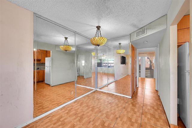 9101 Sunrise Lakes Boulevard 206, Sunrise, FL 33322
