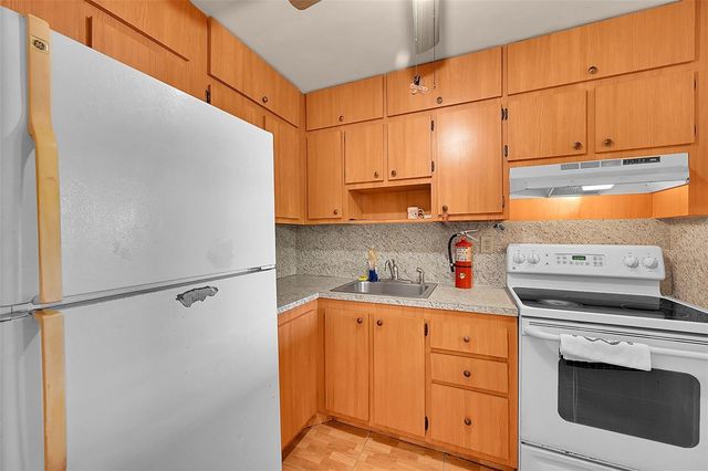 9101 Sunrise Lakes Boulevard 206, Sunrise, FL 33322